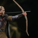 Figurka Lord of the Rings - Legolas Gallery Diorama (DiamondSelectToys)