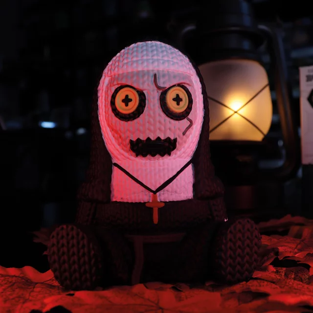 Figurka Conjuring - The Nun (Handmade By Robots Knit 077)