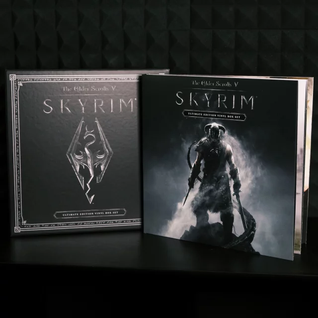 Oficiální soundtrack The Elder Scrolls V: Skyrim na 4x LP (Ultimate Edition Box Set 2024) (Xzone Exclusive) (poškozený obal)