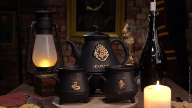 Harry Potter Teapot with Hogwarts cauldrons set by ABYstyle