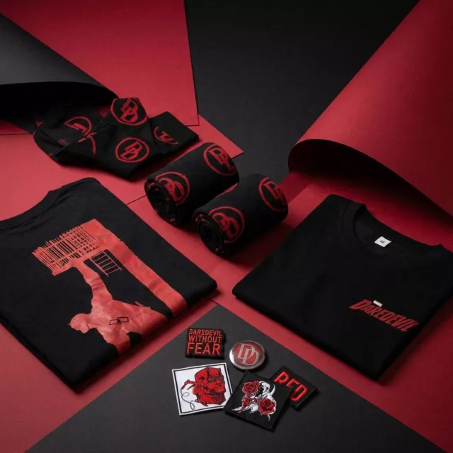 Dárková sada Marvel - Daredevil (tričko, odznaky, nášivky, ponožky) (velikost M) - Nášivka