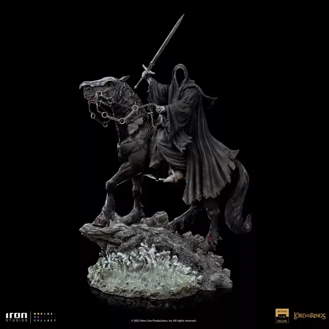 Socha Lord of the Rings - Nazgul on Horse Deluxe Art Scale 1/10 (Iron Studios)